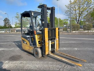 Chariot élévateur frontal 3 roues Caterpillar EP16NT - 1