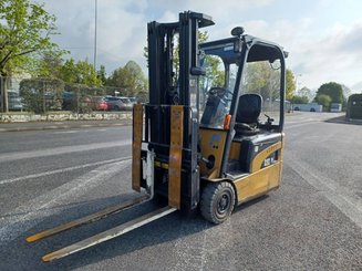 Chariot élévateur frontal 3 roues Caterpillar EP16NT - 1