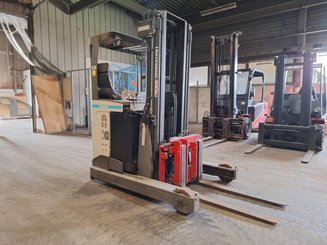 Chariot à mât rétractable Nissan UHD250DTFVRF480
