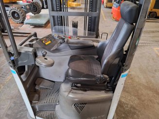 Chariot à mât rétractable Nissan UHD250DTFVRF480