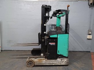 Chariot à mât rétractable Caterpillar NR16N