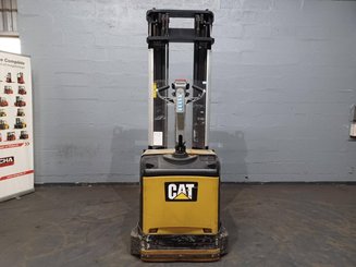 Gerbeur accompagnant Caterpillar NSV16Ni