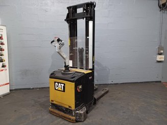 Gerbeur accompagnant Caterpillar NSV16Ni