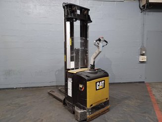 Gerbeur accompagnant Caterpillar NSV16Ni