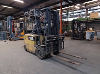 Chariot élévateur frontal 4 roues Caterpillar EP25K-PAC