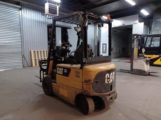 Chariot élévateur frontal 4 roues Caterpillar EP25K-PAC - 1