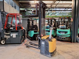 Gerbeur accompagnant Mitsubishi SBP16N2I