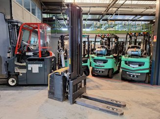 Gerbeur accompagnant Mitsubishi SBP16N2I