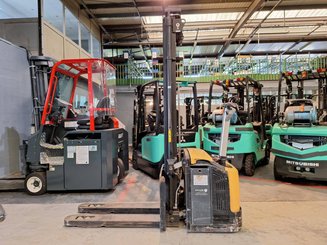 Gerbeur accompagnant Mitsubishi SBP16N2I