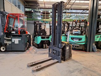 Gerbeur accompagnant Mitsubishi SBP16N2I