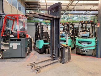Gerbeur accompagnant Mitsubishi SBP16N2I