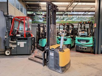 Gerbeur accompagnant Mitsubishi SBP16N2I