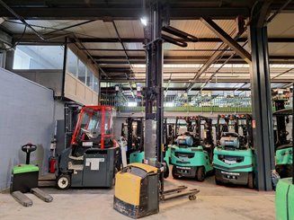 Gerbeur accompagnant Mitsubishi SBP16N2I