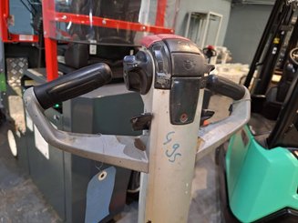 Gerbeur accompagnant Mitsubishi SBP16N2I