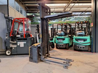 Gerbeur accompagnant Mitsubishi SBP16N2I