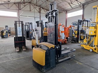 Gerbeur accompagnant Caterpillar NSP16NI