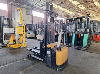 Gerbeur accompagnant Caterpillar NSP16NI