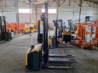 Gerbeur accompagnant Caterpillar NSP16NI