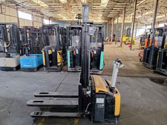Gerbeur accompagnant Caterpillar NSP16NI