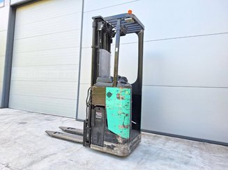 Gerbeur porté debout Caterpillar NSR16N
