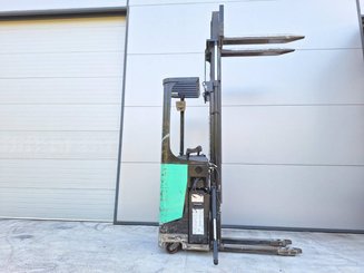 Gerbeur porté debout Caterpillar NSR16N
