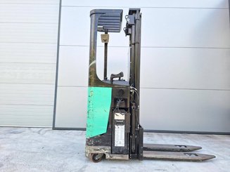 Gerbeur porté debout Caterpillar NSR16N