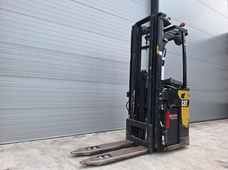 Gerbeur porté debout Caterpillar NSR20N
