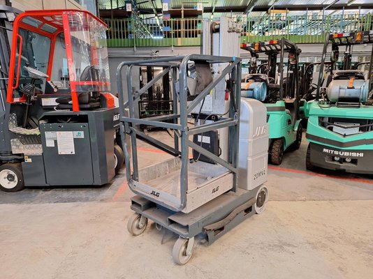 Nacelle à mât vertical JLG 20MVL - 1