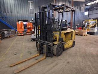 Chariot élévateur frontal 4 roues Caterpillar EP25K-PAC