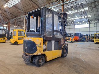 Chariot élévateur frontal 4 roues Caterpillar EP30K