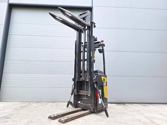 Gerbeur porté debout Caterpillar NSR20N