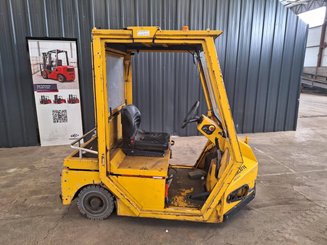 Tracteur de remorquage Charlatte TE206