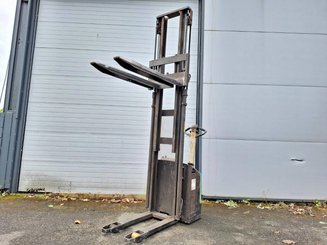 Gerbeur accompagnant Mitsubishi SBP12N