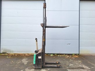Gerbeur accompagnant Mitsubishi SBP12N