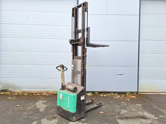 Gerbeur accompagnant Mitsubishi SBP12N