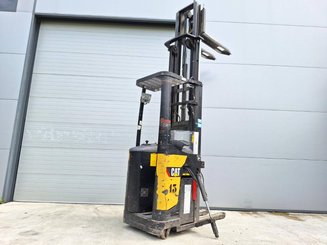 Gerbeur porté debout Caterpillar NSR20N