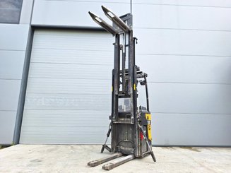 Gerbeur porté debout Caterpillar NSR20N