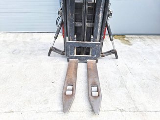 Gerbeur porté debout Caterpillar NSR20N