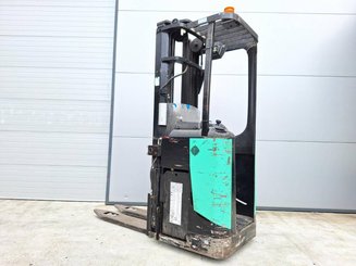 Gerbeur porté debout Caterpillar NSR20N