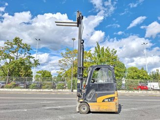 Chariot élévateur frontal 3 roues Caterpillar EP16NT