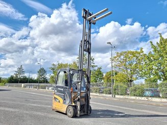 Chariot élévateur frontal 3 roues Caterpillar EP16NT