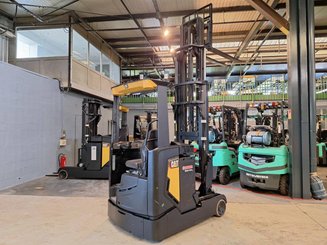 Chariot à mât rétractable Caterpillar NR16N2