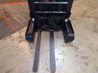 Chariot à mât rétractable Caterpillar NR16N2