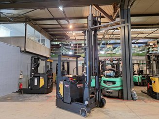 Chariot à mât rétractable Caterpillar NR16N2