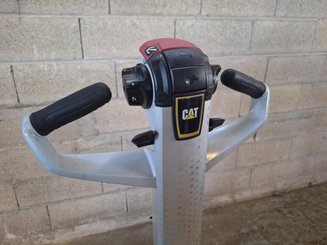 Gerbeur accompagnant Caterpillar NSP16N2 - 12