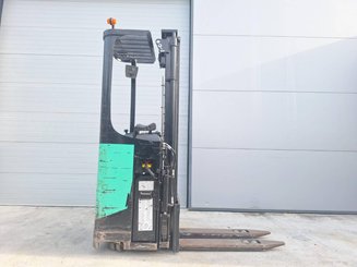 Gerbeur porté debout Caterpillar NSR16N