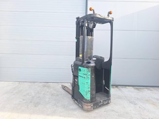 Gerbeur porté debout Caterpillar NSR16N