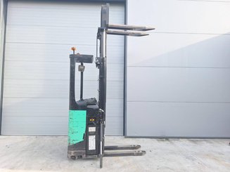 Gerbeur porté debout Caterpillar NSR16N
