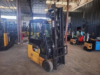 Chariot élévateur frontal 3 roues Caterpillar EP16CPNT