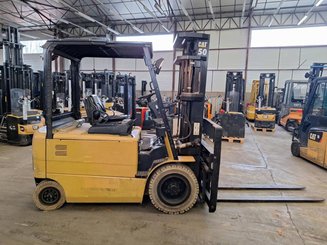 Chariot élévateur frontal 4 roues Caterpillar EP30K-PAC